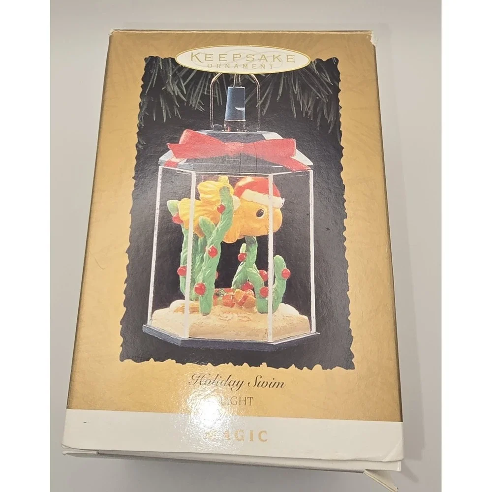 1995 Hallmark Christmas Ornament Keepsake HOLIDAY SWIM Light Magic Box Fish -581